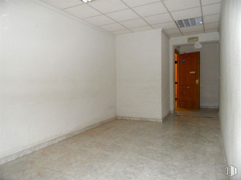 Oficina en alquiler en Calle Madrid, Getafe, Madrid, 28901 con puerta, hall, madera, accesorio, suelos, suelo, madera dura, edificio, escayola y techo alrededor