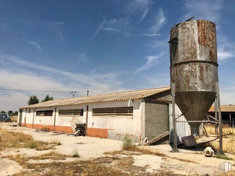 Nave en venta en Camino Viejo de Barajas, San Sebastián de los Reyes, Madrid, 28862 con edificio, cielo, nube, planta, lote de tierra, paisaje, gas, material compuesto, árbol y madera alrededor