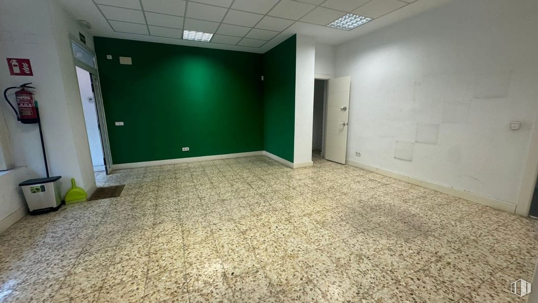 Local en venta en Calle Puerto Serrano, Arganzuela, Madrid, 28045 con puerta, hall, suelos, suelo, accesorio, madera, edificio, techo, hormigón y habitación alrededor