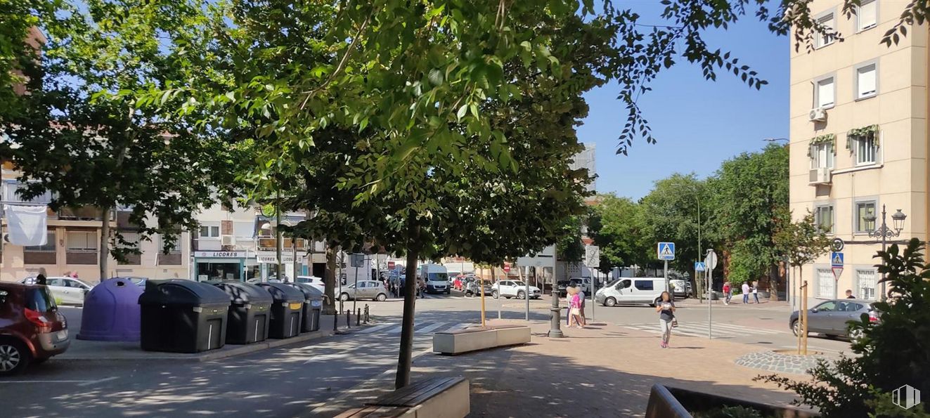 Oficina en alquiler en Calle Reyes Católicos, Móstoles, Madrid, 28938 con coche, rueda, planta, edificio, superficie de la carretera, sombra, árbol, cielo, diseño urbano y asfalto alrededor