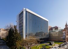 Oficina en alquiler en Paseo Castellana, 36-38, Salamanca, Madrid, 28046 con edificio, cielo, planta, bloque de torre, diseño urbano, árbol, condominio, fachada, ventana y edificio comercial alrededor