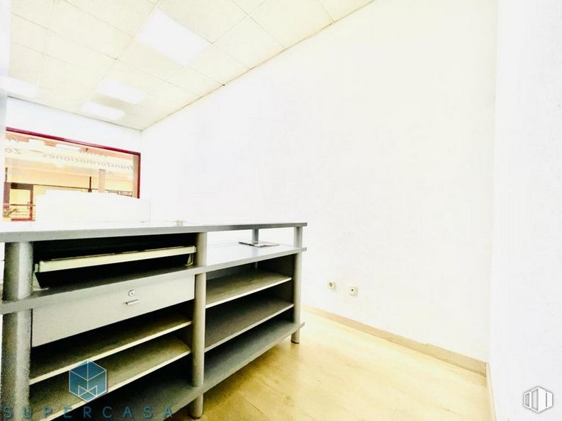 Retail for sale & for rent at Ronda Buenavista, Toledo, 04005 with cabinetry, wood, shelving, hardwood, wood stain, flooring, shelf, ceiling, rectangle and fixture around