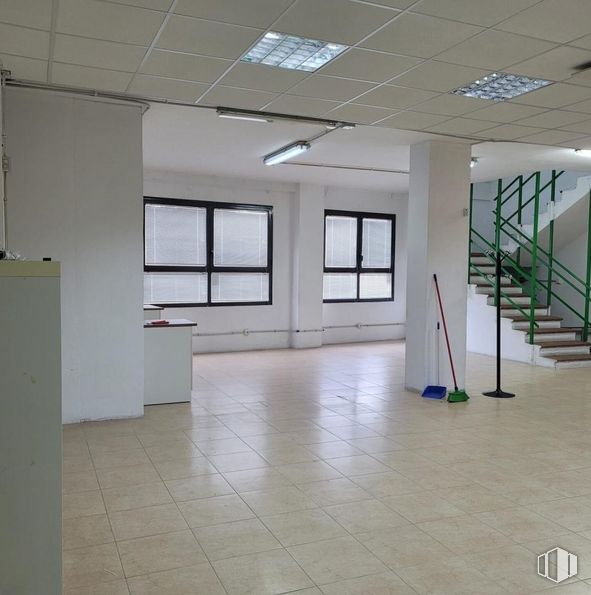 Oficina en venta en Calle Aguacate, Carabanchel, Madrid, 28044 con ventana, alumbrado, propiedad, accesorio, diseño de interiores, arquitectura, piso, pisos de baldosas, pavimento y propiedad material alrededor