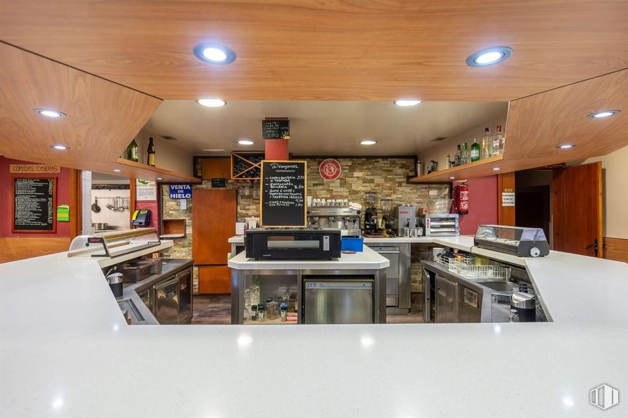 Local en alquiler y venta en Las Matas, Las Rozas de Madrid, Madrid, 28290 con encimera, interiorismo, madera, techo, alumbrado, mueble, suelos, restaurante, cocina y suelo alrededor