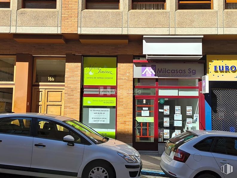 Retail for rent at Zona Centro, Segovia, 40002 with wheel, car, automotive parking light, tire, land vehicle, vehicle, property, photograph, motor vehicle and building around