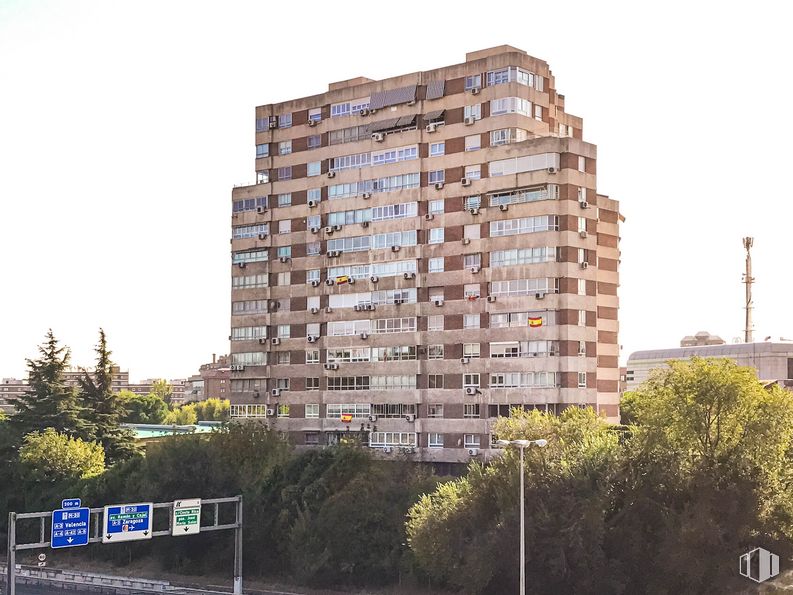 Oficina en alquiler y venta en Calle Federico Salmón, 8, Chamartín, Madrid, 28016 con edificio, cielo, día, propiedad, planta, árbol, arquitectura, bloque de torres, diseño urbano y condominio alrededor