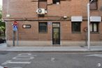 Local en alquiler y venta en Calle Perales, 1, Pinto, Madrid, 28320 con ventana, puerta, coche, edificio, superficie de la carretera, asfalto, casa, ladrillo, acera y árbol alrededor