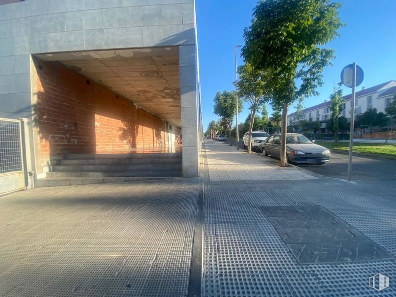 Local en alquiler en Avenida Dehesa, Navalcarnero, Madrid, 28600 con coche, edificio, cielo, propiedad, superficie de la carretera, sombra, asfalto, árbol, diseño urbano y luz de la calle alrededor