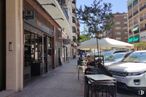 Retail for sale at Calle Víctor Andrés Belaunde, 22, Chamartín, Madrid, 28016 with car, building, table, vehicle, window, vehicle registration plate, sky, infrastructure, grille and motor vehicle around