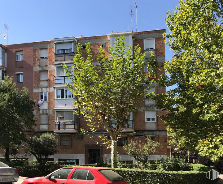 Local en venta en Calle Claudio Sánchez Albornoz, 27, La Latina, Madrid, 28024 con coche, edificio, ventana, cielo, propiedad, planta, vehículo, neumático, árbol y rueda alrededor