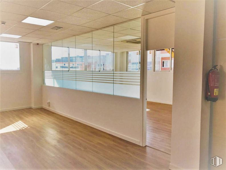 Oficina en alquiler en Calle Albasanz, 75, San Blas - Canillejas, Madrid, 28037 con ventana, edificio, accesorio, madera, entrada, diseño de interiores, piso, suelo, casa y pared alrededor