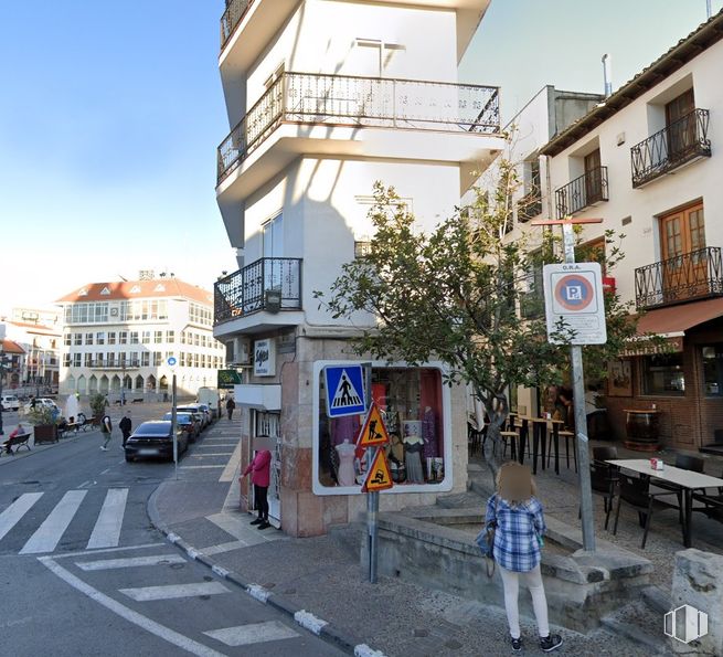 Local en alquiler en Plaza Constritución, Arganda del Rey, Madrid, 28500 con persona, edificio, ciudad, ciudad, barrio, calle, peatón, uso mixto, apartamento y coche familiar alrededor