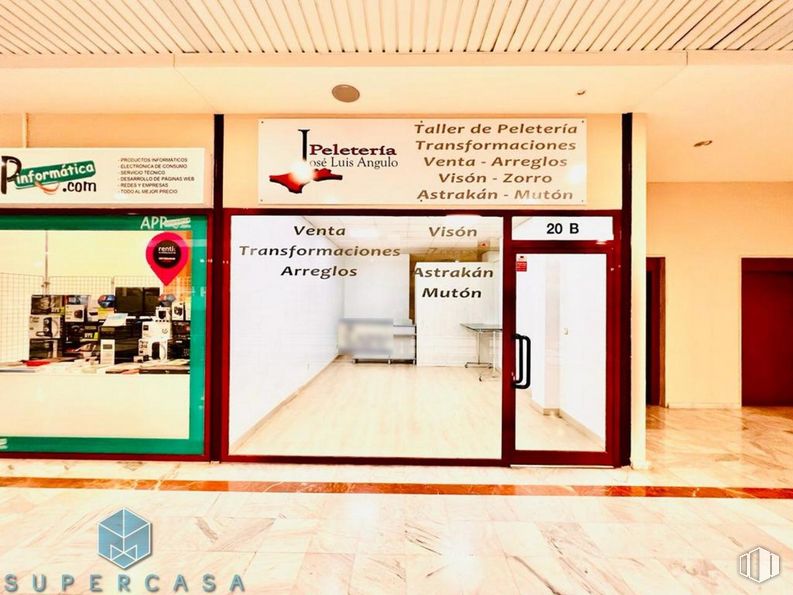 Retail for sale & for rent at Ronda Buenavista, Toledo, 04005 with door, building, fixture, floor, flooring, ceiling, facade, event, hall and room around