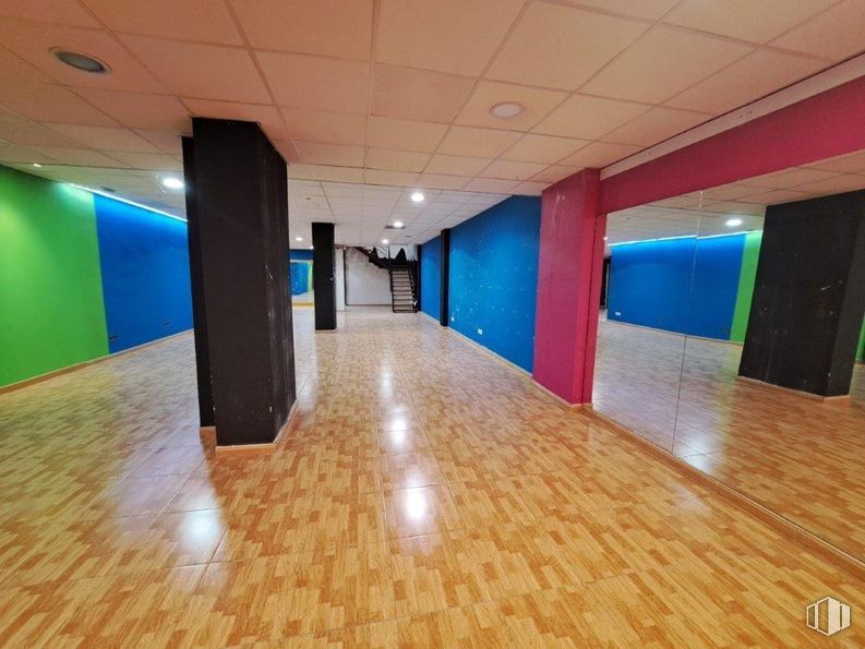 Retail for rent at General Villalba, Toledo, 45003 with flooring, floor, ceiling, wood flooring, interior design, lighting, laminate flooring, hall, hardwood and varnish around