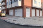 Retail for sale at Calle Mari Díaz, Ávila, 05002 with building, waste container, window, architecture, road surface, urban design, asphalt, brickwork, flooring and sidewalk around