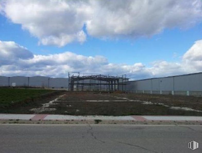 Land for sale at Zona industrial, Fontanar, Guadalajara, 19290 with bridge, cloud, sky, asphalt, road surface, electricity, gas, cumulus, city and overhead power line around