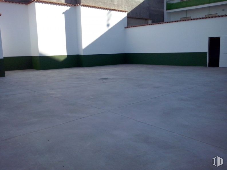 Land for sale at Zona centro, Consuegra, Toledo, 45700 with door, building, asphalt, road surface, shade, flooring, floor, composite material, wood and tints and shades around