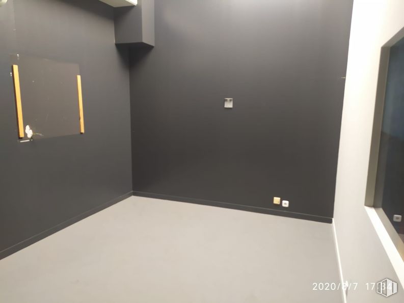 Nave en venta en Avenida Américas, Coslada, Madrid, 28820 con accesorio, piso, suelo, rectángulo, madera, techo, espacio, diseño automotriz, arte y puerta alrededor