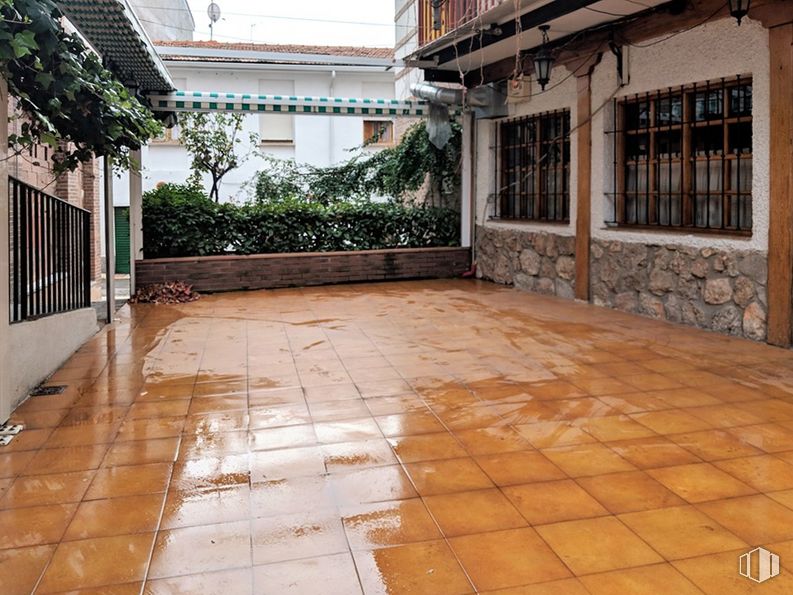 Local en venta en Calle Azucena, Azuqueca de Henares, Guadalajara, 19200 con ventana, propiedad, madera, superficie de la carretera, planta, suelo, suelos, edificio, árbol y zona residencial alrededor