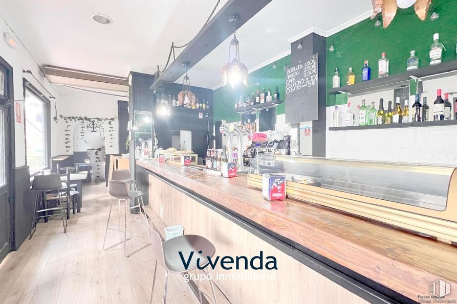 Retail for rent at Calle Río Sella, Móstoles, Madrid, 28934 with lighting, chair, light fixture, restaurant and bar around