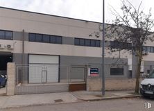 Nave en alquiler en Zona industrial Villaverde, Villaverde, Madrid, 28021 con ventana, edificio, coche, luz de estacionamiento, cielo, nube, árbol, vehículo, asfalto y zona residencial alrededor