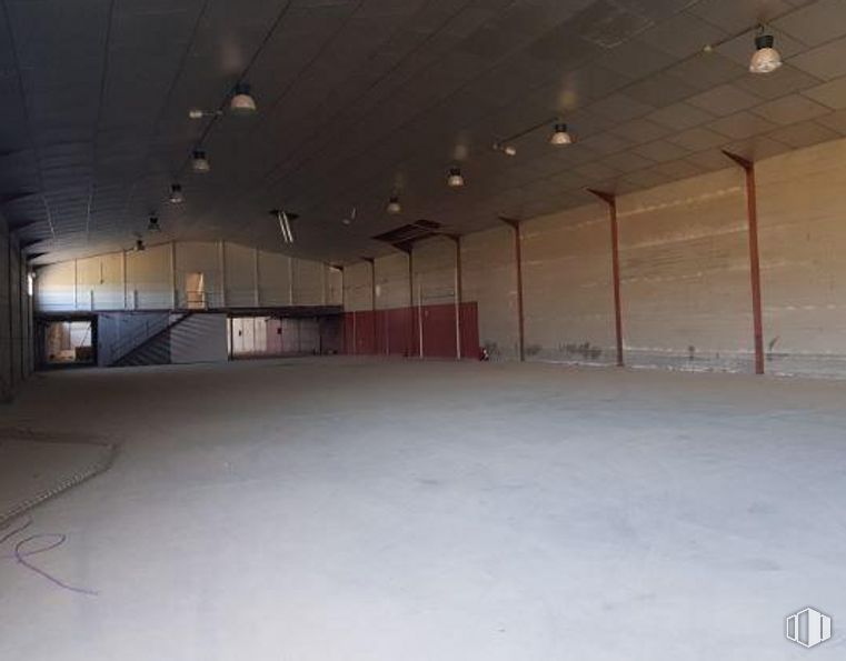 Industrial for sale at Calle Cuerva, Gálvez, Toledo, 45164 with light fixture, hall, floor, flooring, building, wood, ceiling, space, composite material and concrete around