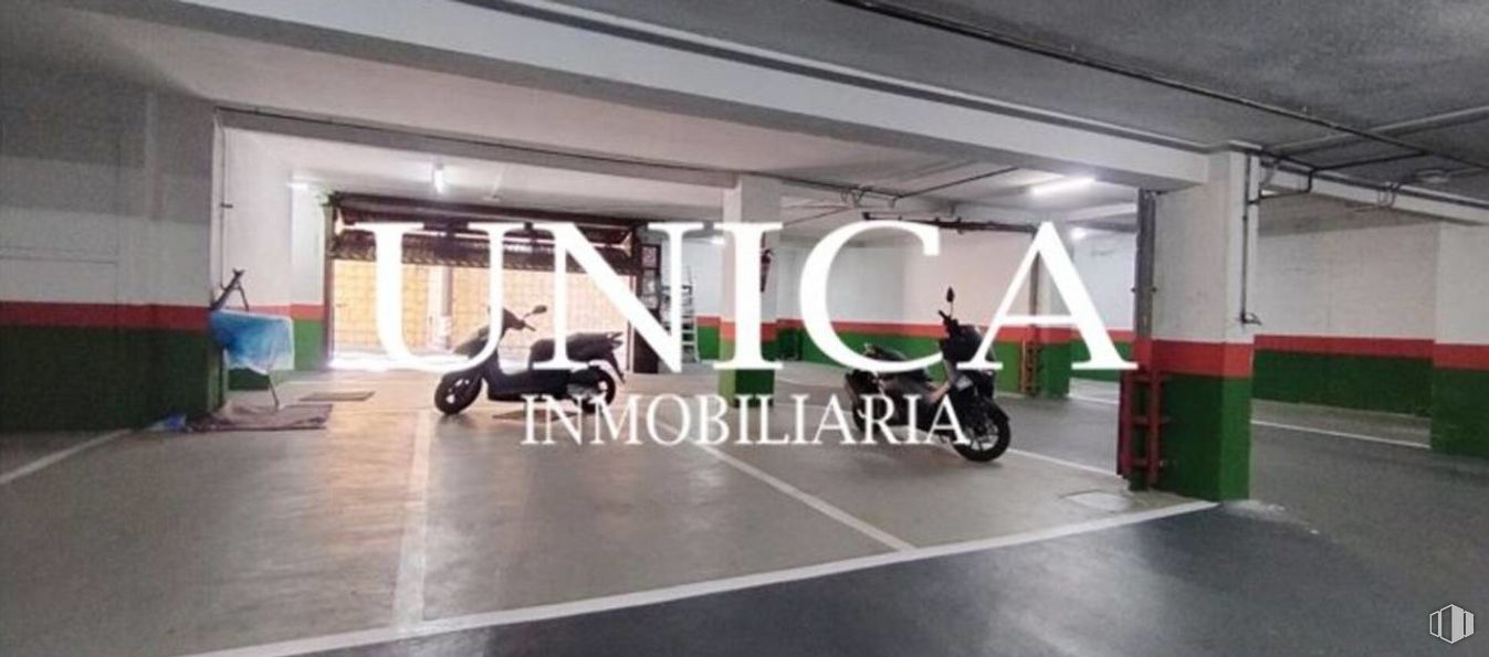 Oficina en venta en Nueva España, Chamartín, Madrid, 28016 con motocicleta, rueda, neumático, vehículo, vehículo de motor, diseño automovilístico, neumático de automoción, coche, modo de transporte y accesorio alrededor