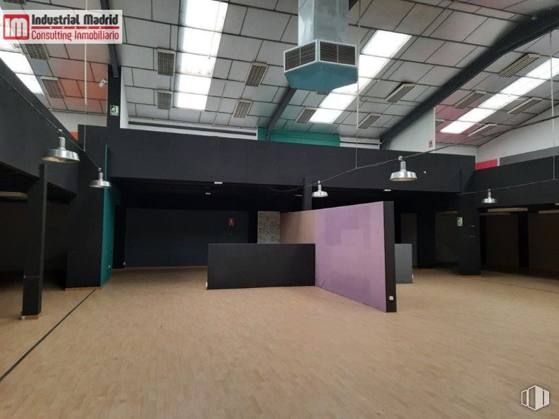 Industrial for sale & for rent at Polígono El Malvar, Arganda del Rey, Madrid, 28500 with building, hall, flooring, floor, field house, wall, ceiling, parking, wood and hardwood around