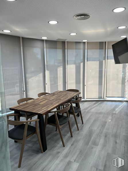 Oficina en alquiler en Calle Puerto Morcuera, 13, Leganés, Madrid, 28919 con silla, mesa de cocina y comedor, mesa, lámpara, edificio, mueble, propiedad, madera, interiorismo y accesorio alrededor