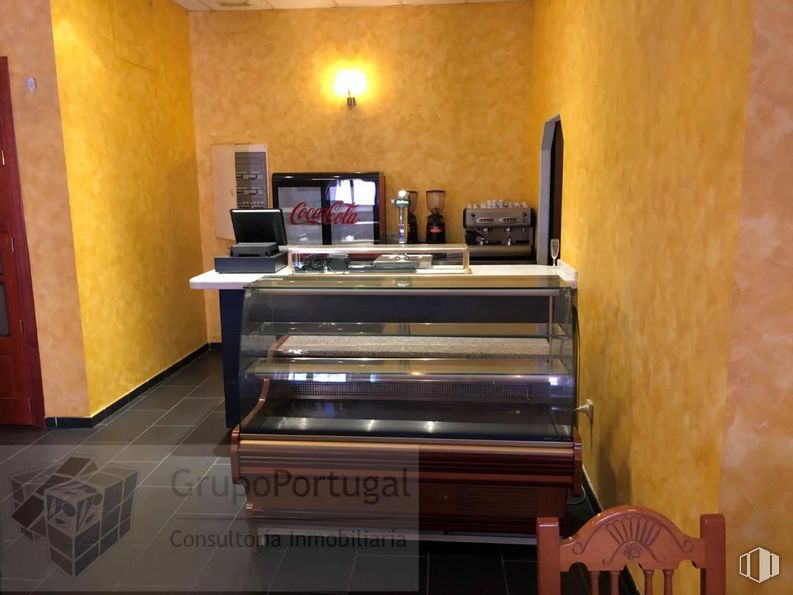 Retail for rent at Polígono Arroyomolinos, Arroyomolinos, Madrid, 28939 with piano, building, musical instrument, keyboard, wood, house, electronic instrument, floor, flooring and digital piano around