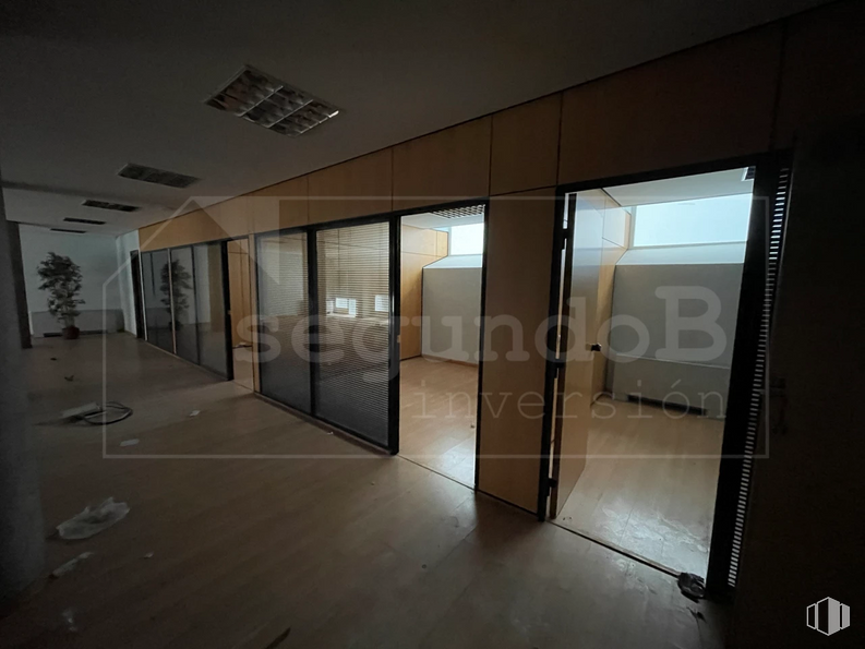 Retail for sale at Calle Escuelas Católicas, 1, Las Rozas de Madrid, Madrid, 28230 with shoe, fixture, door, flooring, floor, automotive exterior, ceiling, vehicle door, glass and building around