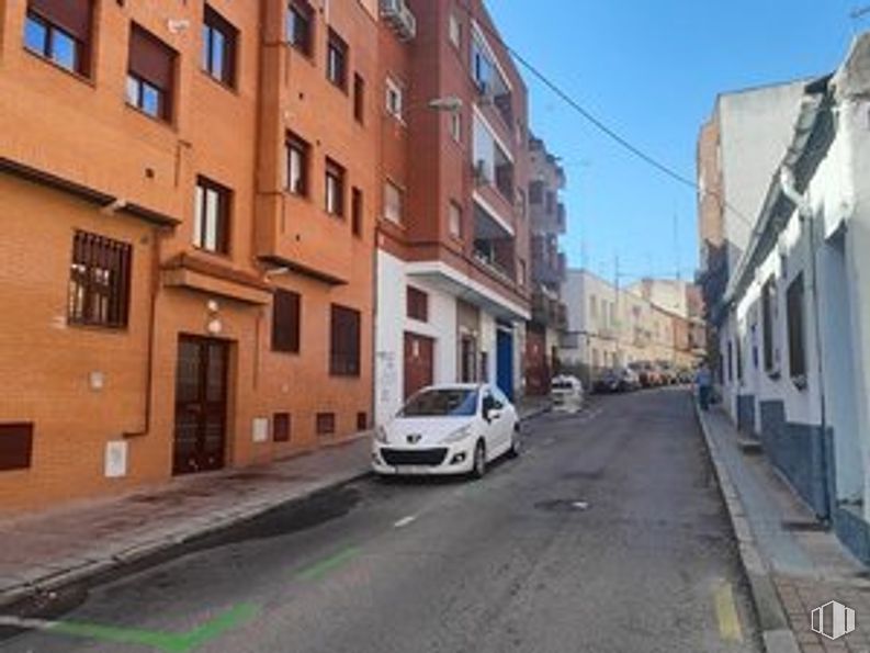 Suelo en venta en Calle Valladolid, 19, Alcobendas, Madrid, 28100 con coche, ventana, puerta, edificio, vehículo, rueda, superficie de la carretera, infraestructura, cielo y neumático alrededor