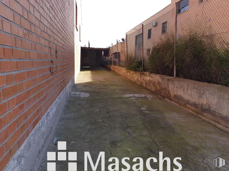 Nave en venta en Zona industrial, Móstoles, Madrid, 28938 con propiedad, cielo, superficie de la carretera, asfalto, albañilería, ladrillo, carretera, suelos, ciudad y material compuesto alrededor