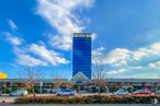 Office for rent at Calle Juan Carlos I, 13, Alcalá de Henares, Madrid, 28806 with building, cloud, sky, car, plant, skyscraper, tower, blue, azure and tower block around