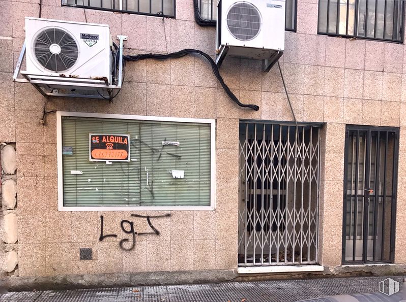 Retail for sale & for rent at Calle Capitán Cortés, 31, Talavera de la Reina, Toledo, 45600 with window, door, building, home appliance, wood, brick, font, brickwork, art and facade around