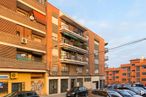 Industrial for sale at Calle Duquesa de Tamames, 2, Carabanchel, Madrid, 28044 with car, building, land vehicle, automotive parking light, tire, wheel, sky, property, vehicle and window around