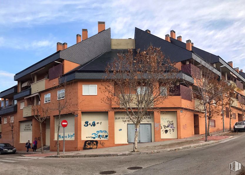 Local en venta en Calle Alameda, Villanueva del Pardillo, Madrid, 28229 con edificio, cielo, nube, ventana, planta, rueda, neumático, madera, casa y diseño urbano alrededor