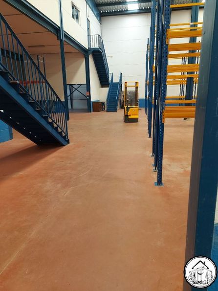 Industrial for sale at Camino Ciempozuelos, Seseña, Toledo, 45224 with wood, flooring, floor, building, hall, hardwood, stairs, metal, sport venue and handrail around