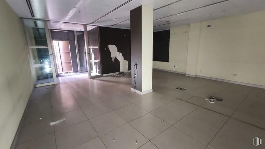 Retail for sale & for rent at Zona Comillas, Carabanchel, Madrid, 28019 with hall, tile flooring, interior design, floor, flooring, wood, ceiling, glass, hardwood and space around