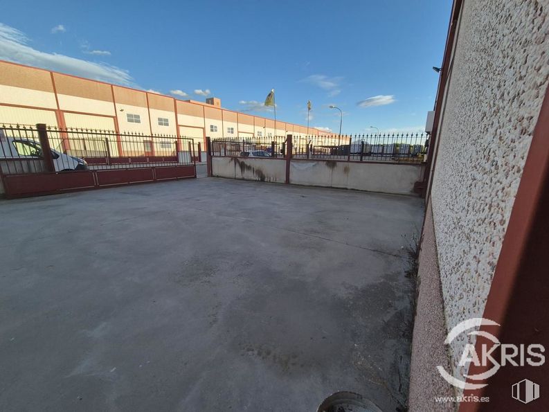 Industrial for sale at Carretera Toledo, Villaseca de la Sagra, Toledo, 45292 with sky, cloud, building, window, asphalt, road surface, house, facade, city and landscape around