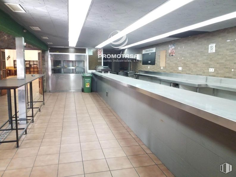 Retail for sale at Polígono Arganda, Arganda del Rey, Madrid, 28500 with table, waste container, flooring, ceiling, floor, interior design, lighting, composite material, restaurant and light fixture around