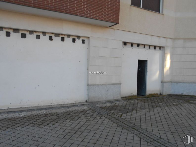 Local en venta en Avenida Derechos Humanos, Ávila, 05003 con ventana, puerta, superficie de la carretera, madera, suelo, piso, asfalto, ladrillo, material compuesto y tintes y tonos alrededor