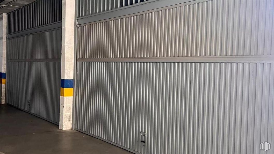 Industrial for rent at Calle Cabo de la Nao, 16, Arganda del Rey, Madrid, 28500 with composite material, metal, building material, garage door, garage and siding around