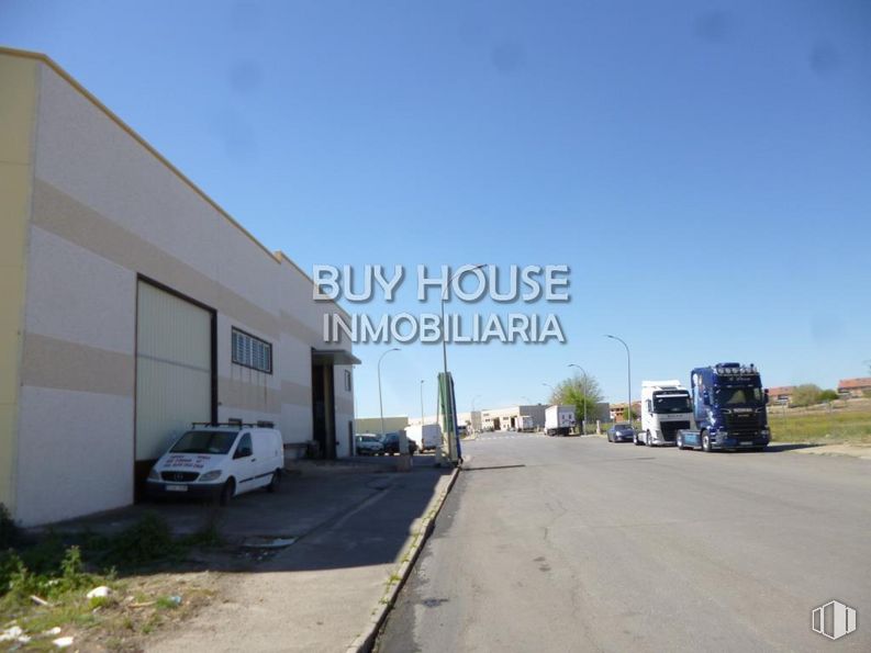 Land for sale at Avenida de la Industria, Numancia de la Sagra, Toledo, 45230 with van, building, automotive parking light, wheel, sky, car, land vehicle, tire, vehicle and motor vehicle around