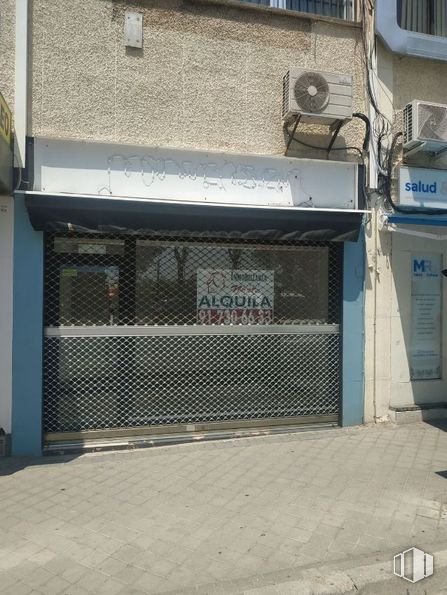 Local en alquiler en Calle Fermín Caballero, Fuencarral - El Pardo, Madrid, 28034 con código de barras 1d, ventana, edificio, superficie de la carretera, asfalto, madera, sombra, material compuesto, gas y albañilería alrededor