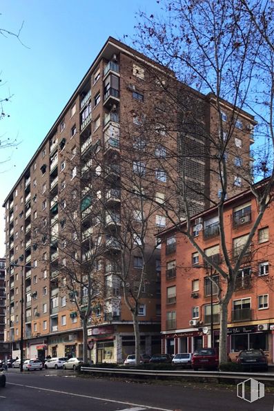 Retail for sale & for rent at Calle Capitán Cortés, 31, Talavera de la Reina, Toledo, 45600 with building, sky, daytime, property, window, tower block, urban design, condominium, tree and neighbourhood around