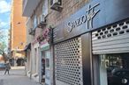 Retail for rent at Zona Ríos Rosas, Chamberí, Madrid, 28003 with window, door, composite material, iron, night, concrete, sidewalk, midnight, sign and electronic signage around