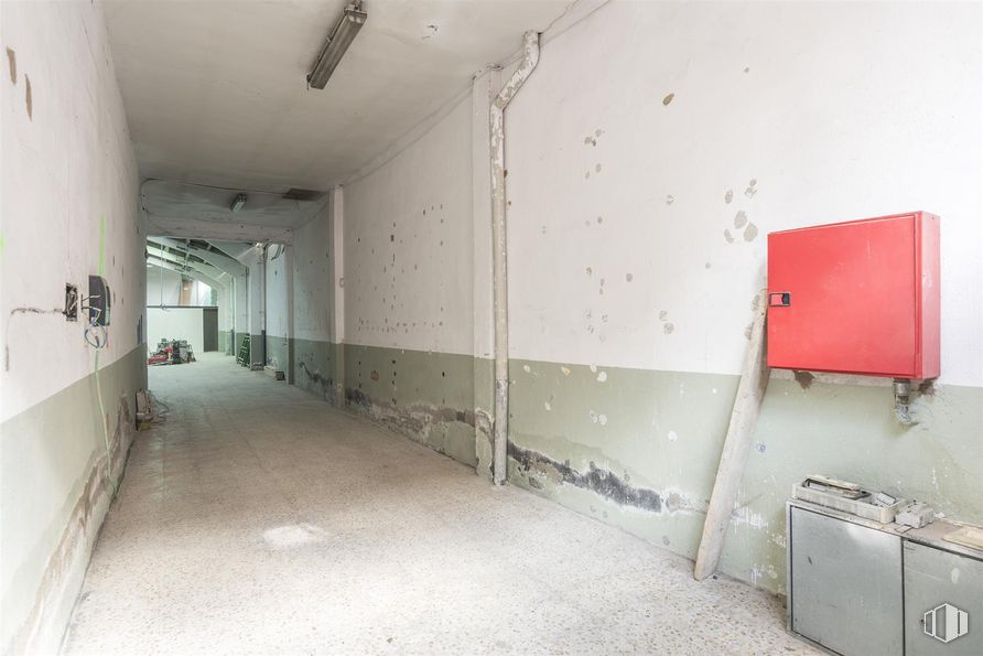 Nave en alquiler y venta en Calle Monte Olivetti, Puente de Vallecas, Madrid, 28038 con ebanistería, pared, suelos, suelo, material compuesto, techo, hormigón, suministro eléctrico, escayola y pintura alrededor