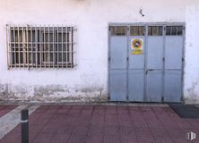 Retail for sale at Calle San José, 31, Collado Villalba, Madrid, 28400 with window, door, wall, composite material, concrete, metal, iron, gate, home door and building material around