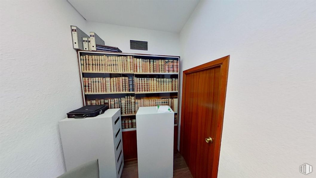 Retail for sale at Calle Martínez de la Riva, Puente de Vallecas, Madrid, 28018 with door, bookcase, furniture, shelf, shelving, flooring, book, floor, publication and room around